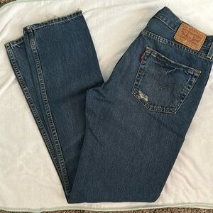 Blue men’s Levi’s distressed